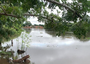 Barras: 32 famílias ilhadas resistem em deixar casas próximas ao rio Marataoan