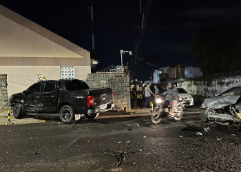 Motorista de S-10 derruba muro de residência no bairro São João