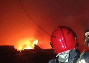 Duas pessoas morrem e 12 ficam feridas em incêndio em shopping no Maranhão