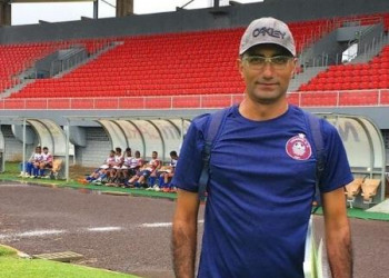 Após sofrer ataques xenófobos, técnico iraniano de time do Piauí pede demissão