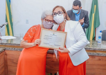 Regina Sousa recebe o título de cidadania de Beneditinos