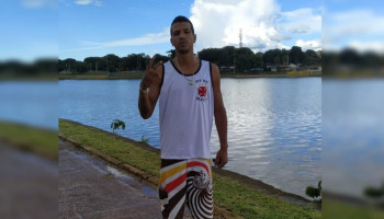 Torcedor do Vasco é morto a facadas por torcedores do Flamengo dentro de ônibus no DF