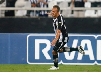 Piauiense Carlinhos marca primeiro gol pelo Botafogo e destaca apoio da torcida
