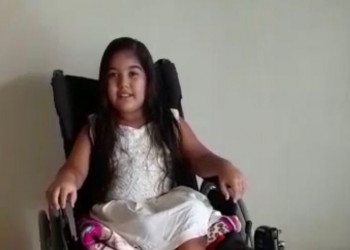 Criança de Itaueira faz campanha nas redes sociais pedindo ajuda para cirurgia nos pés