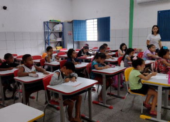 Escola  oferece reforço de férias para alunos em alfabetização