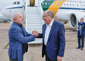 Lula embarca para China e Alckmin assume Presidência