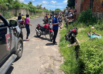 Polícia persegue e prende dupla que roubou moto e celulares no Frei Damião