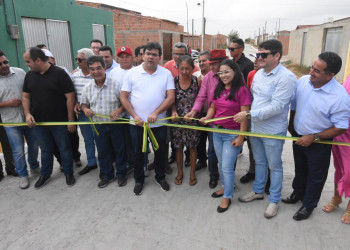 Goverandor inaugura pavimentação e visita obras em Marcolândia