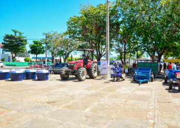 SAF entrega equipamentos agrícolas em Nossa Senhora dos Remédios
