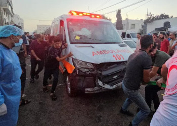 Ataque israelense atinge comboio médico no portão de hospital de Gaza