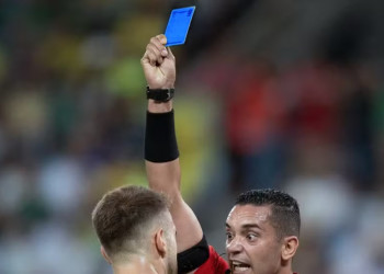 Cartão azul: futebol profissional pode adotar o novo instrumento de punição