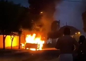 Homem embriagado coloca fogo no próprio veículo em Parnaíba