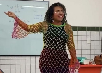Professora do Piauí viraliza na Web com looks fashion em sala de aula; veja