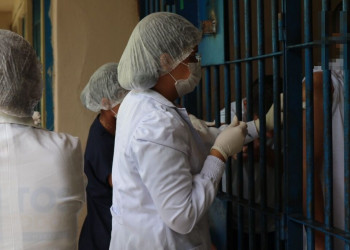 Detentos e agentes penitenciários são vacinados contra covid-19 no Piauí