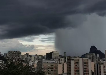 Prefeitura do RJ determina ponto facultativo devido previsão de chuvas intensas