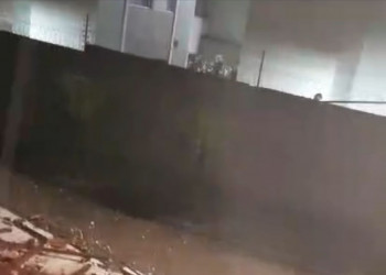 Muro de condomínio cede e cai depois de fortes chuvas em Teresina