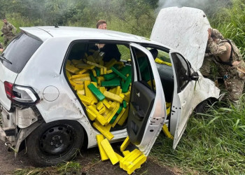 Adolescente é apreendido depois de capotar carro carregado de maconha no Paraná