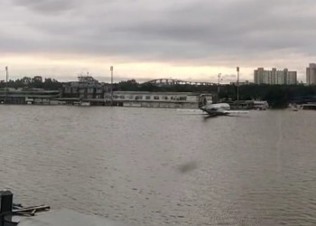 Aeroporto de Porto Alegre está debaixo d'água; veja o vídeo