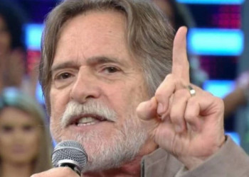 José de Abreu bate boca com Carlos Bolsonaro e agita a web