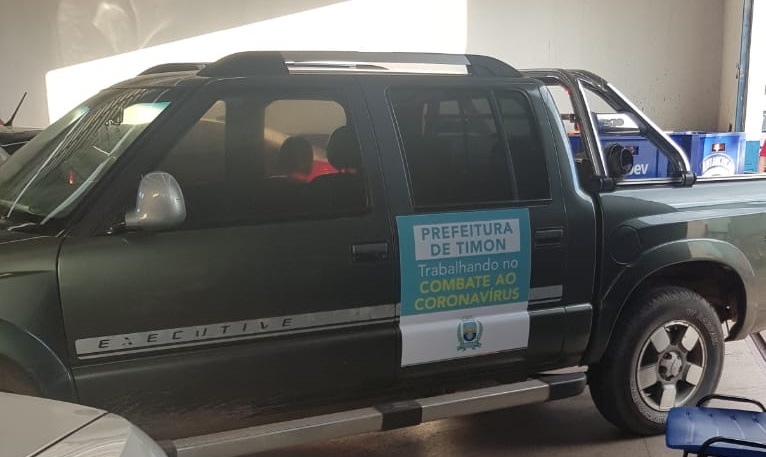 Carro com logomarca da prefeitura de Timon é flagrado carregando grades de cerveja