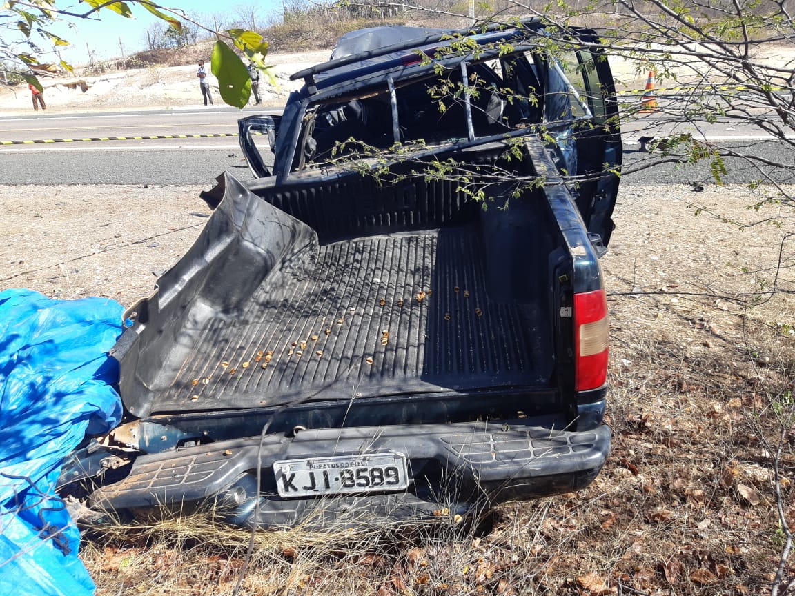 Homem de 34 anos morre em colisão frontal entre camionete e scania em Patos do Piauí