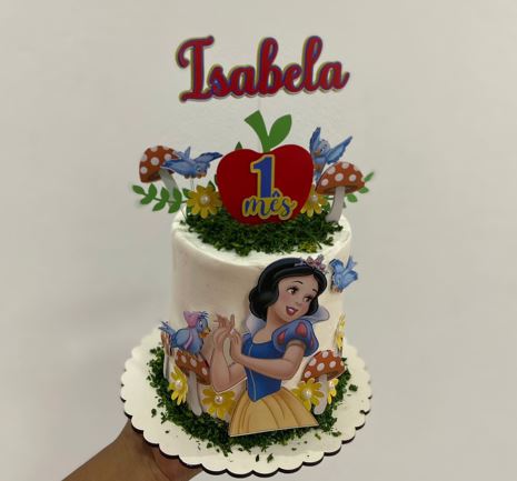 Jovem de 18 anos transforma paixão por doces em negócio