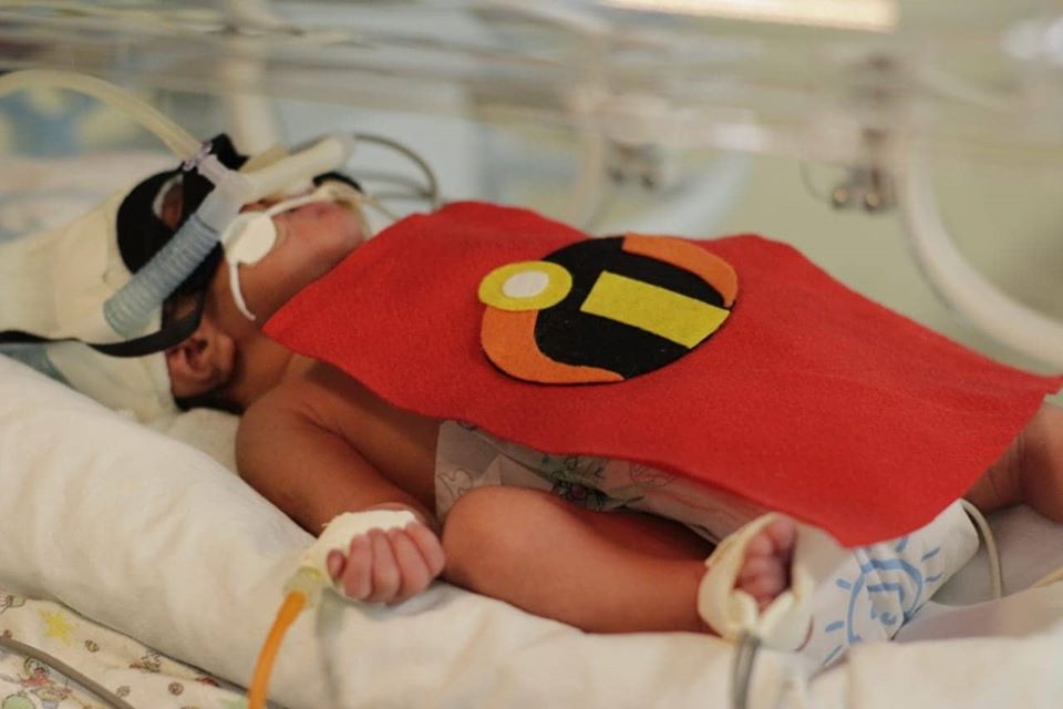 Bebês internados na UTI são fantasiados no Hospital Regional Tibério Nunes
