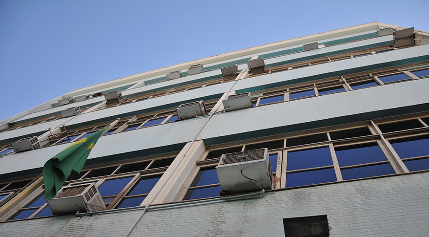 #PraCegoVer A foto mostra a fachada do prédio da ENCE, localizado no Centro do Rio de Janeiro