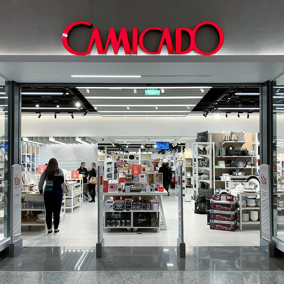 Renner fecha 20 lojas no Brasil e demite funcionários - Economia
