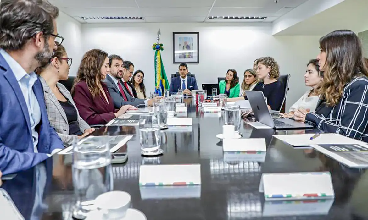 Brasília (DF) 10/05/2024 - Tragédia no RS: Governo pede apoio das plataformas no enfrentamento às fake news e propõe intensificação dos esforços Plataformas receberam minuta de protocolo de intenções com sugestões para aprimoramento dos mecanismos já usados por cada uma delas nesse esforço. Foto: AGU/Divulgação