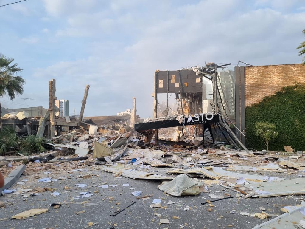 Explosão destrói Vasto Restaurante em Teresina
