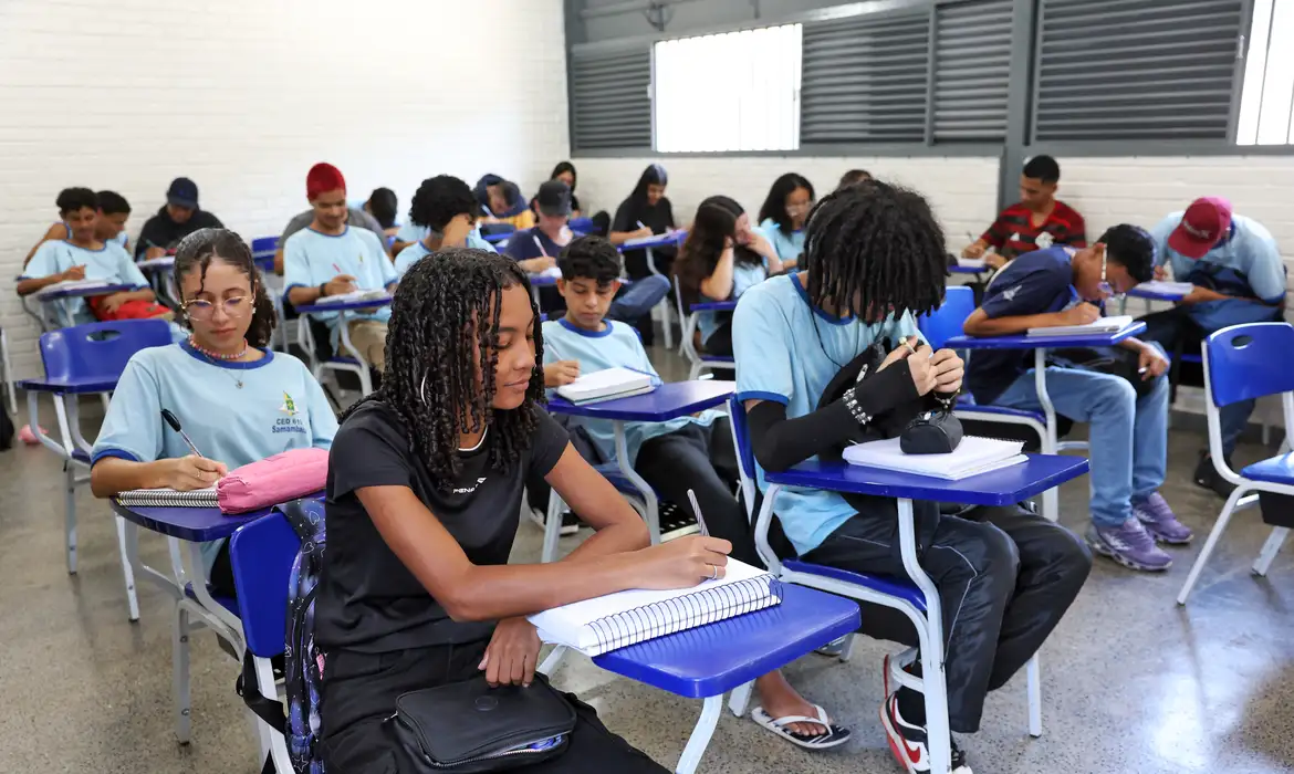 Estudantes de ensino médio são beneficiados com o programa