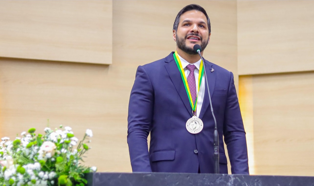 Secretário Washington Bandeira recebe a Medalha do Mérito Legislativo Professor Marcílio Rangel