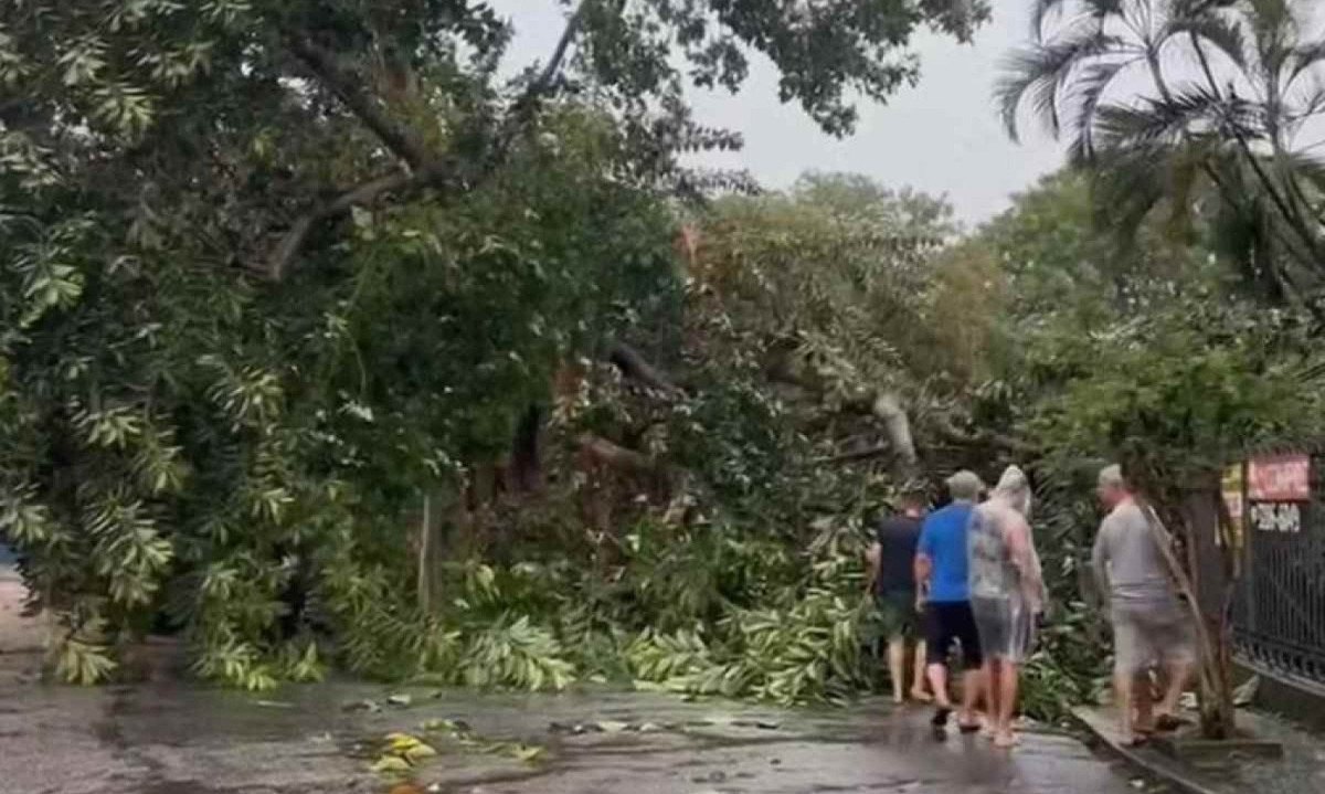 Desastres deixados pelas fortes tempestades no Rio de Janeiro