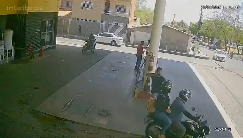 Assaltante armado ameaça mototaxista com arma na cabeça e rouba Uber Moto em Teresina