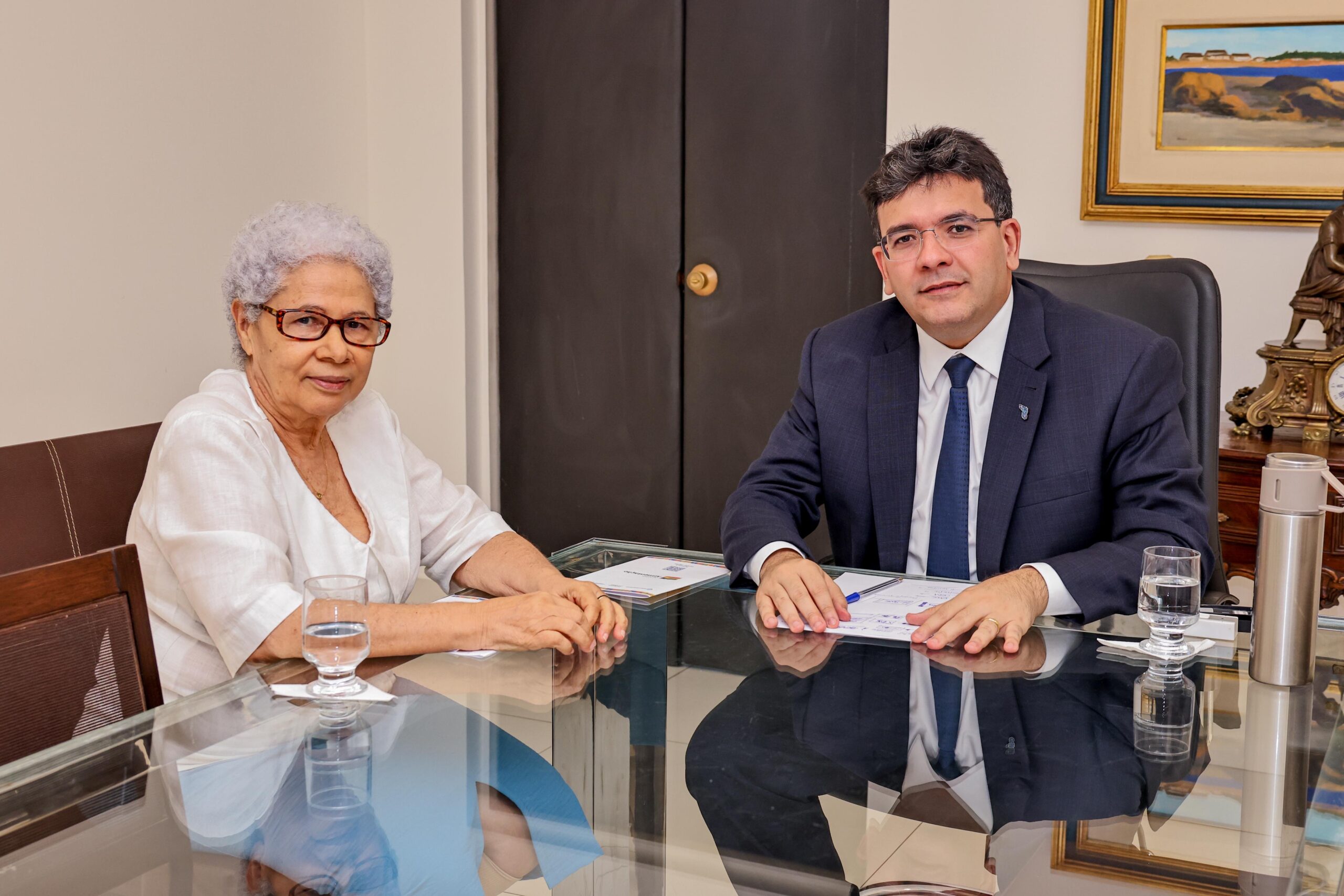 Secretária Regina Sousa e governador Rafael Fonteles