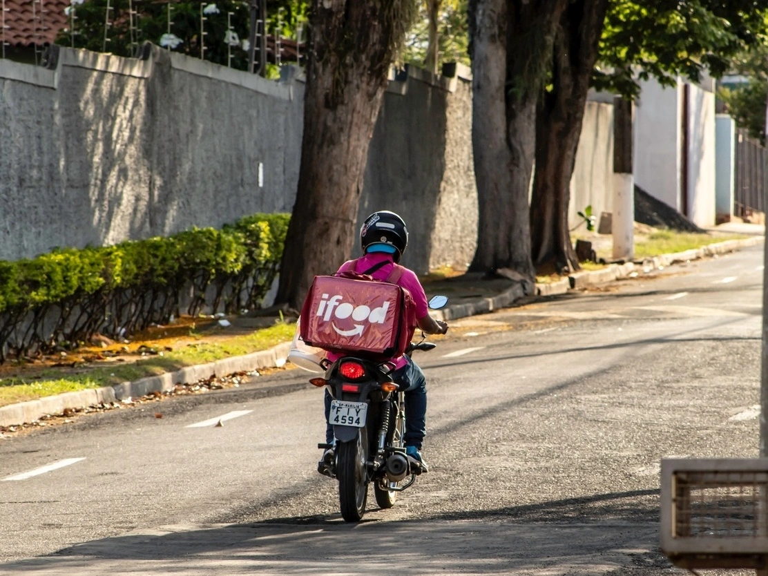 Entregador de delivery do iFood