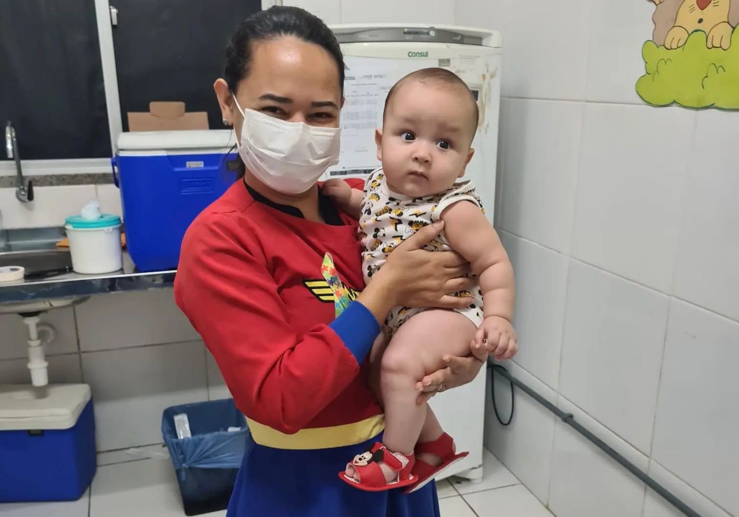 Técnica Gerliane Paz Caland se veste de Mulher-Maravilha