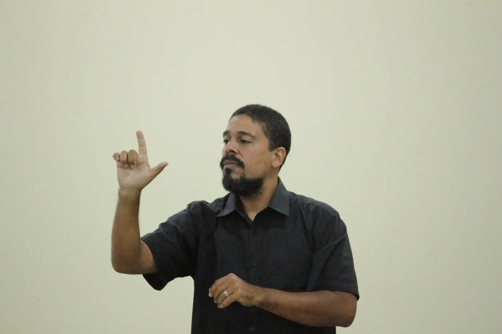 Curso gratuito de Libras