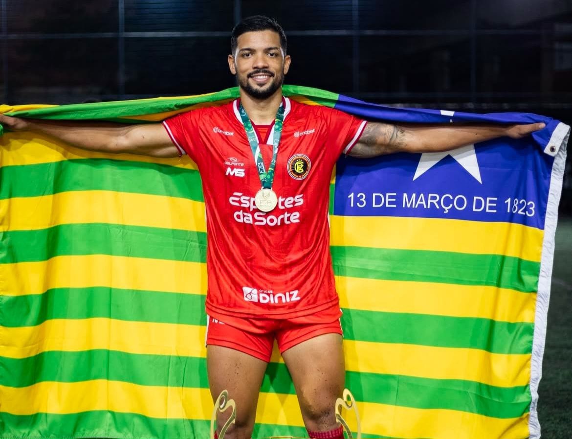 Jogador de futebol Janff Carlos Santana, de 28 anos, sofreu um AVC na sexta-feira (3)