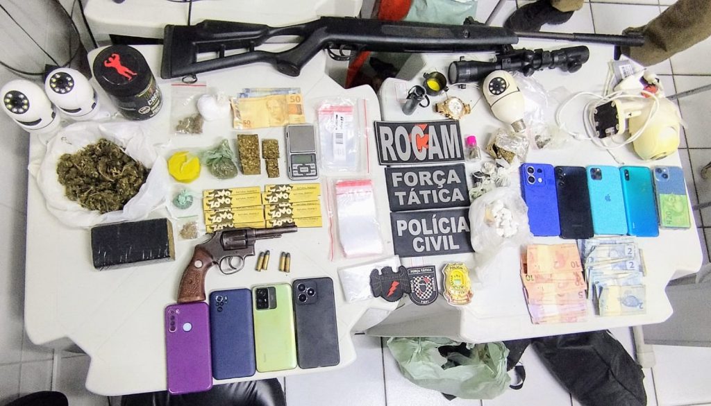 Residências que funcionavam como ponto de venda de drogas foram alvos da operação