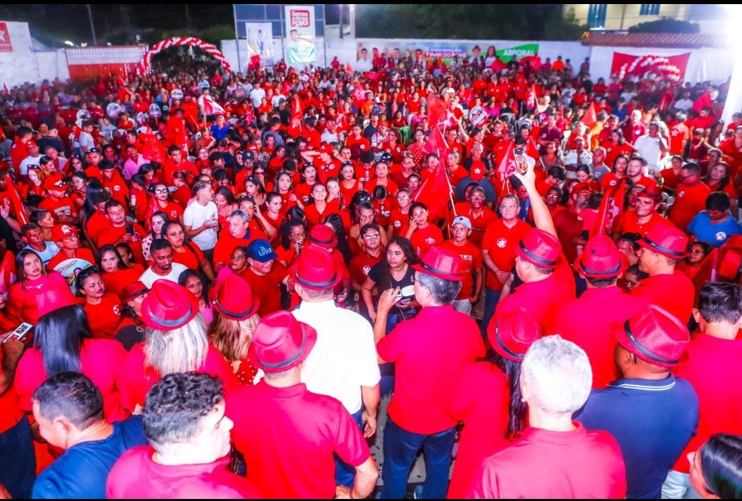 Festa vermelha em São João do Arraial