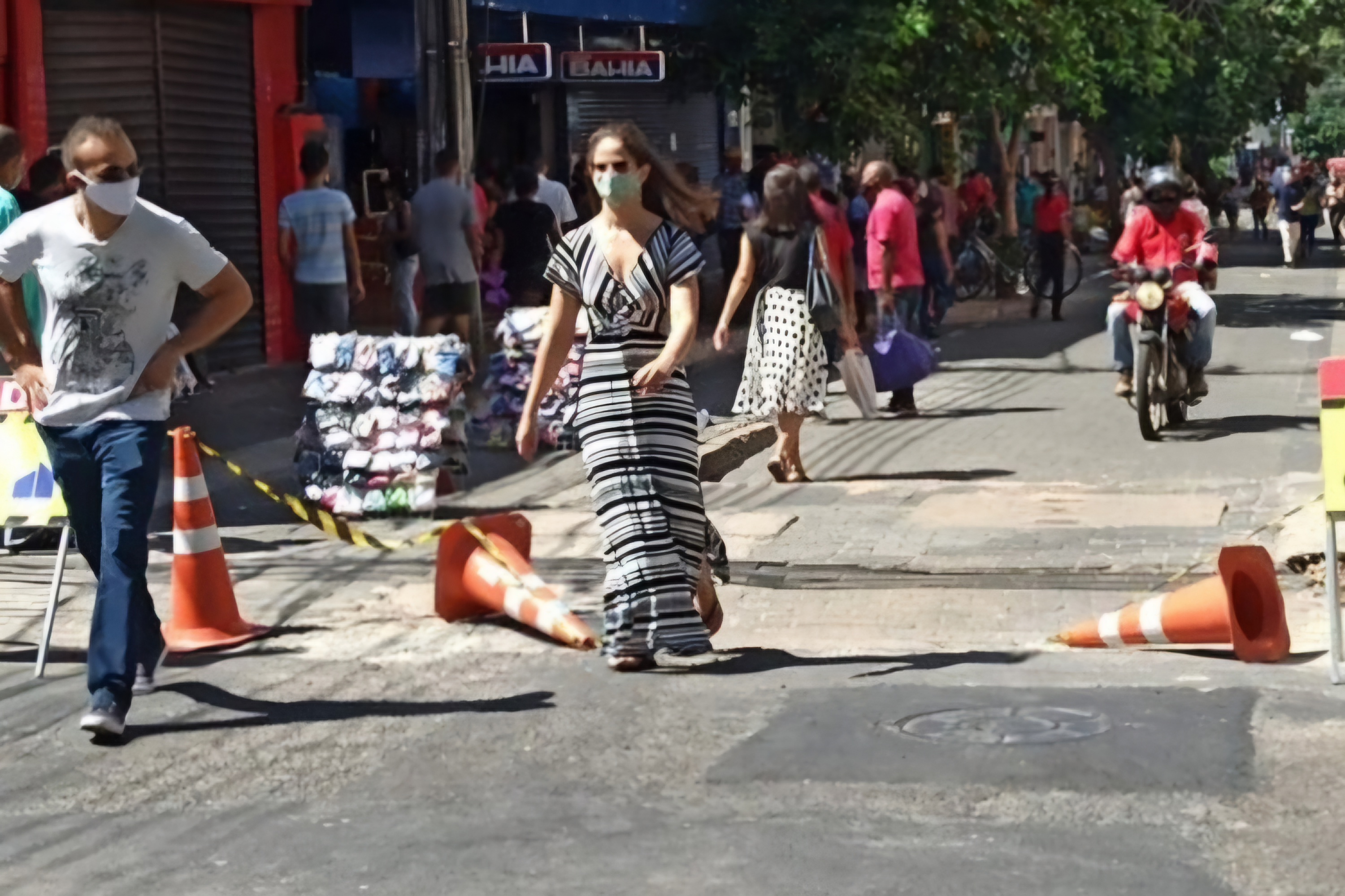 Rua Paissandu: Onde havia cabarés hoje é movimentado centro comercial