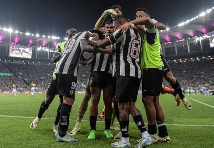 Jogadores do Botafogo comemoram a goleada contra o Peñarol