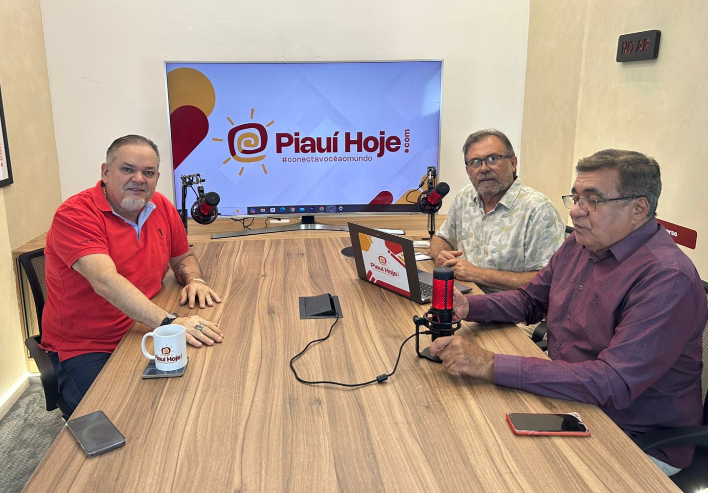 Maurício Solano, Luiz Brandão e Roberto John no estúdio do Piauí Hoje.Com