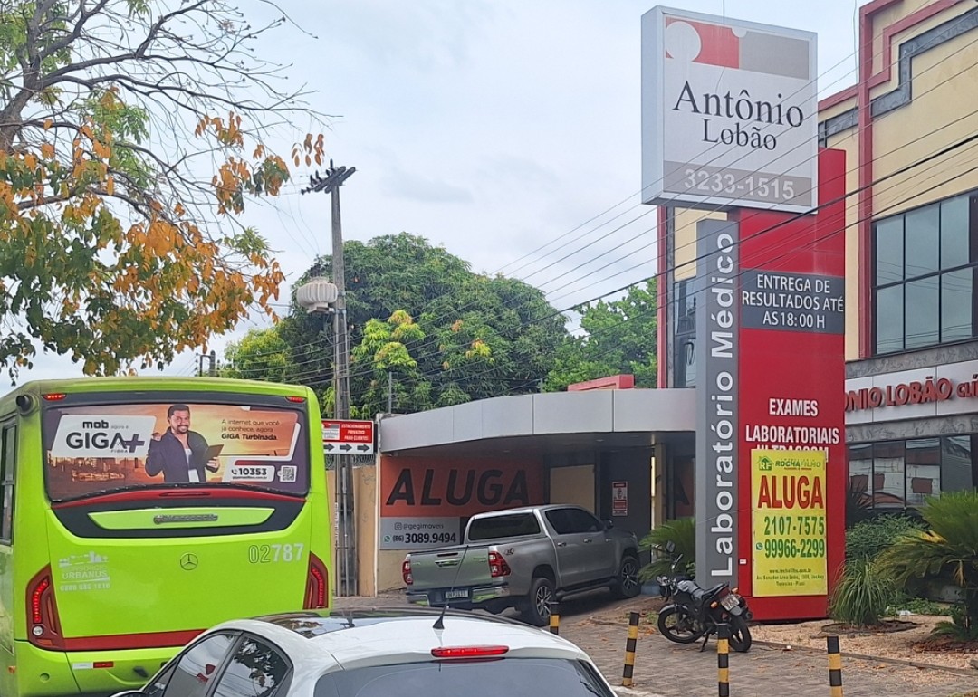 Placa de aluguel confirma fechamento do laboratório