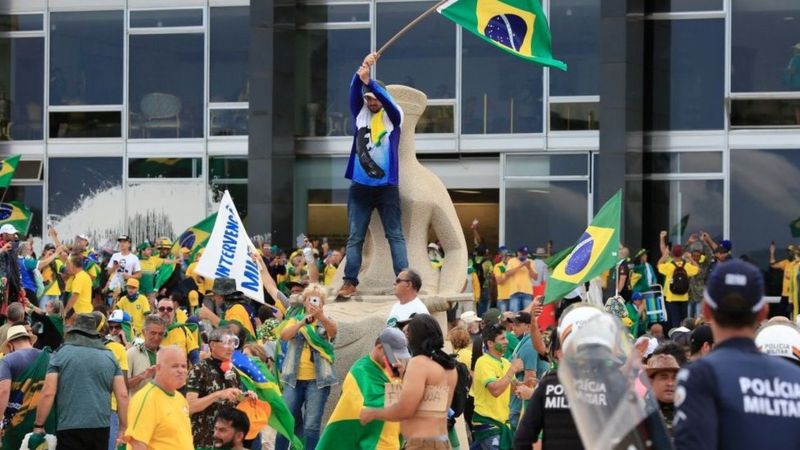 Atos antidemocráticos em Brasília