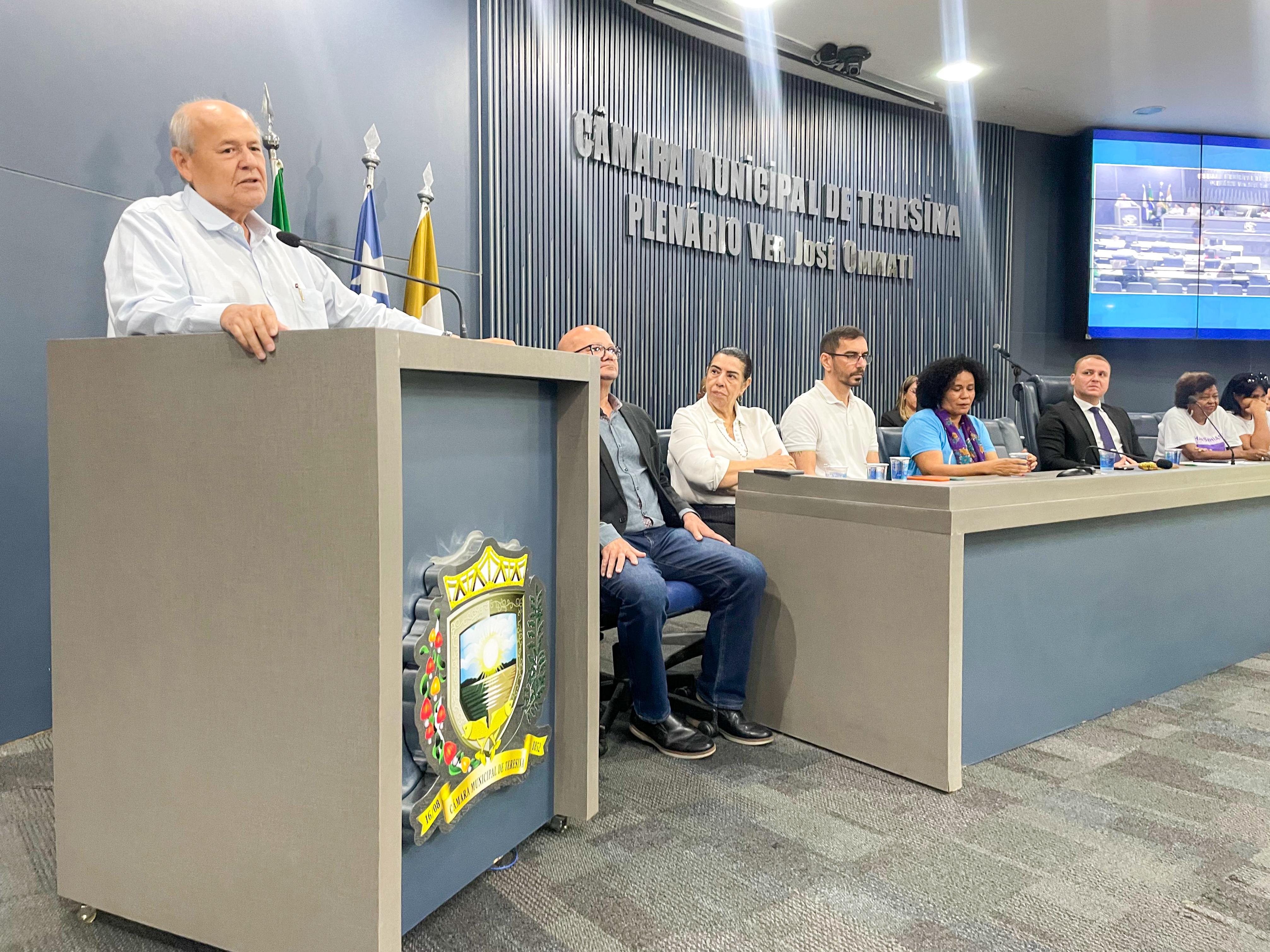 O presidente da FMS, Charles Silveira, participou da sessão