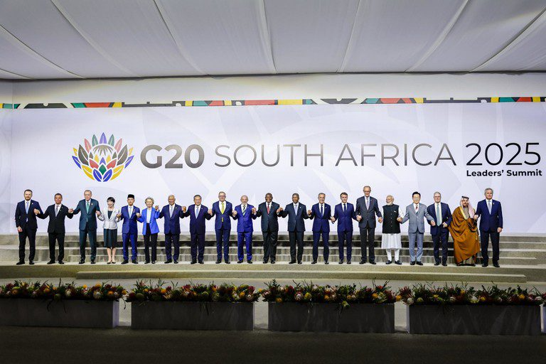 Lula em foto oficial com líderes do G20