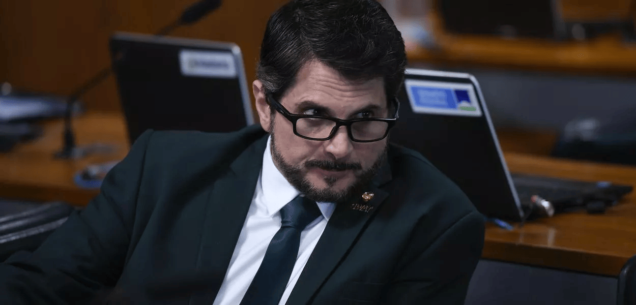 Senador Marcos do Val teve seu perfil no Instagram suspenso e contas bloqueadas